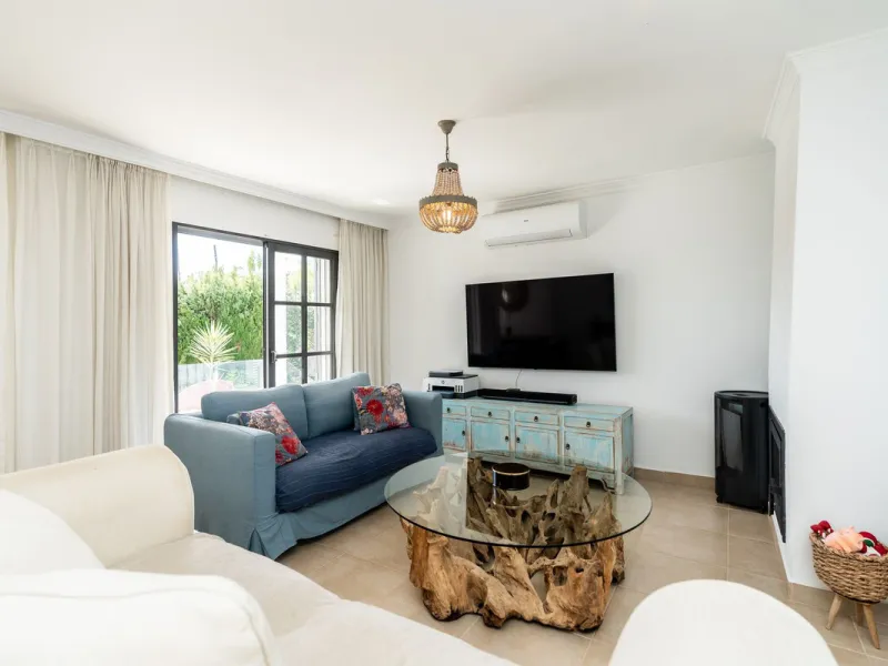Detached Renovated Villa with Guest Apartment and Exceptional Outdoor Living – El Pilar, El Paraíso