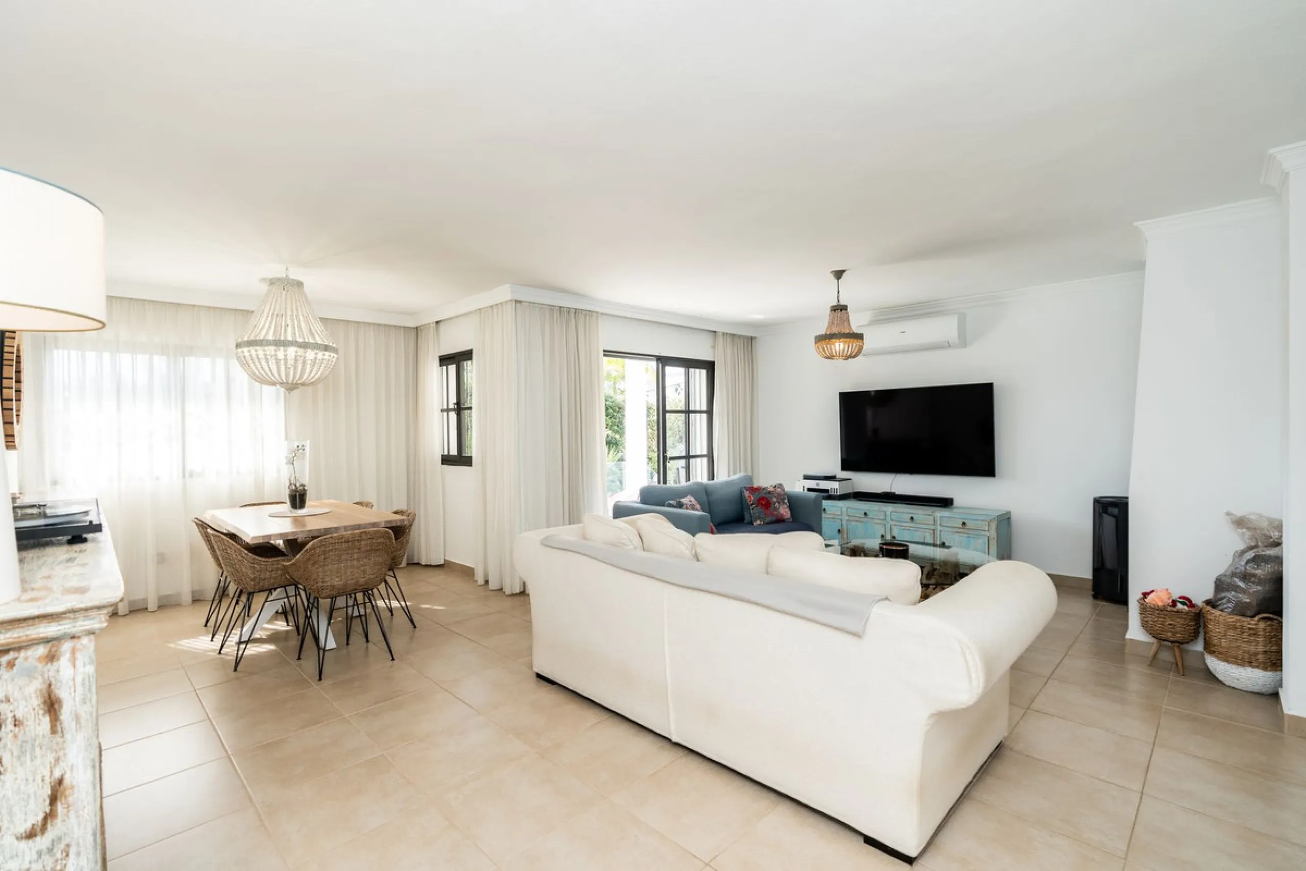 Detached Renovated Villa with Guest Apartment and Exceptional Outdoor Living – El Pilar, El Paraíso