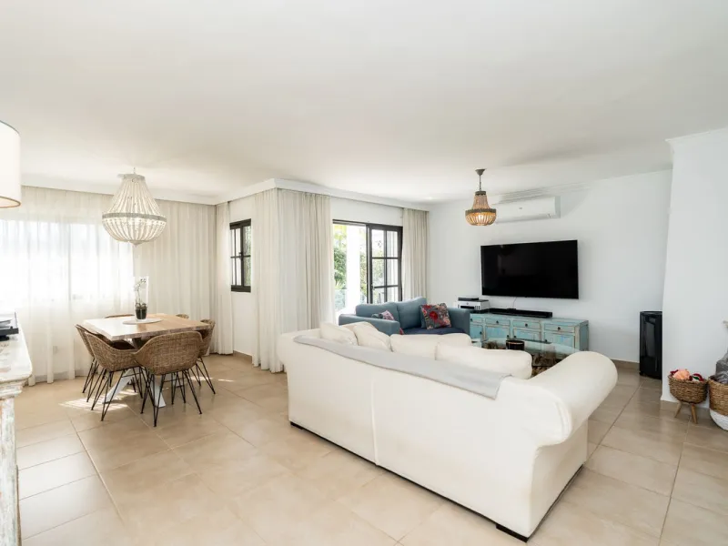Detached Renovated Villa with Guest Apartment and Exceptional Outdoor Living – El Pilar, El Paraíso