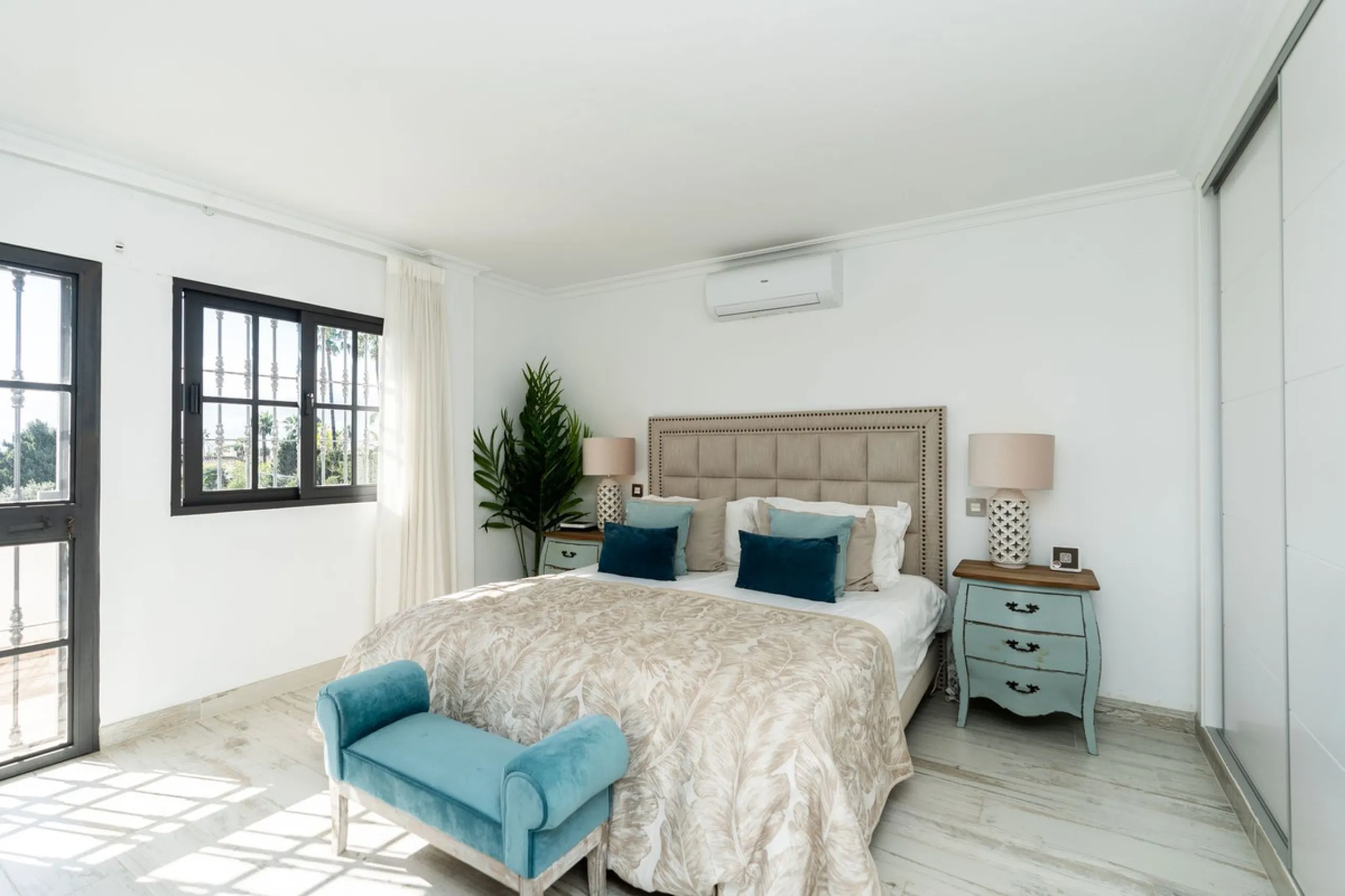 Detached Renovated Villa with Guest Apartment and Exceptional Outdoor Living – El Pilar, El Paraíso