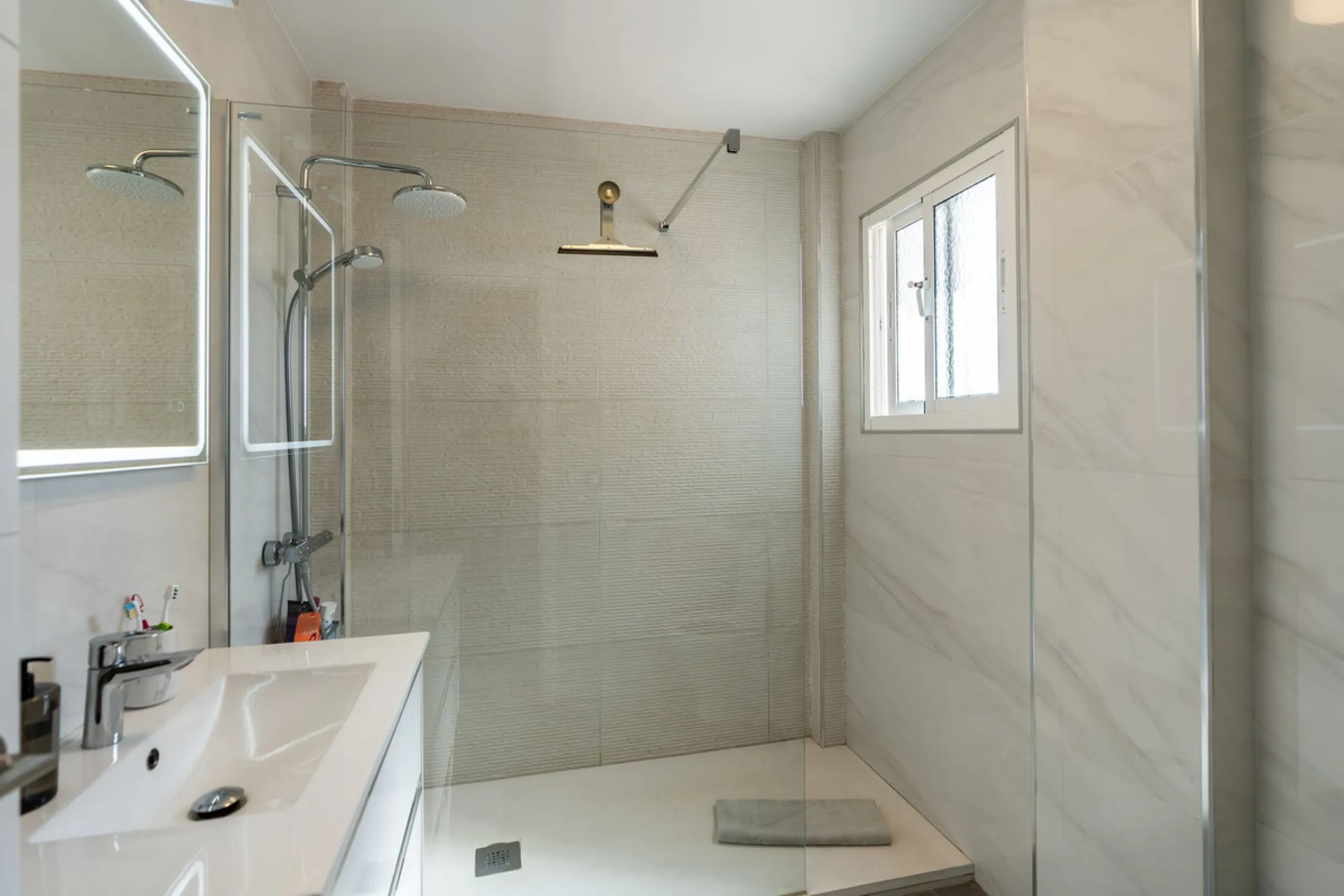 Detached Renovated Villa with Guest Apartment and Exceptional Outdoor Living – El Pilar, El Paraíso