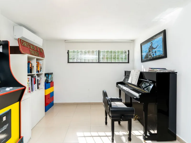 Detached Renovated Villa with Guest Apartment and Exceptional Outdoor Living – El Pilar, El Paraíso
