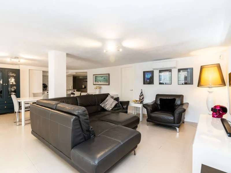 Detached Renovated Villa with Guest Apartment and Exceptional Outdoor Living – El Pilar, El Paraíso