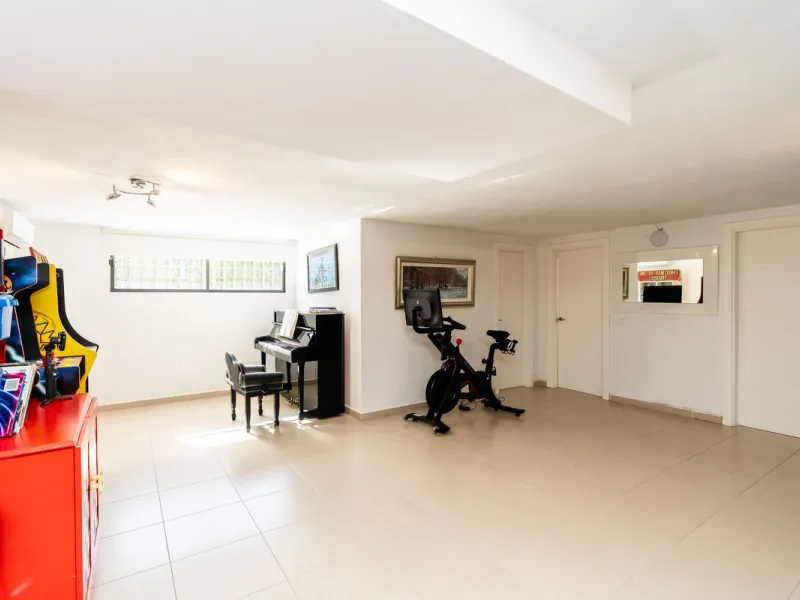 Detached Renovated Villa with Guest Apartment and Exceptional Outdoor Living – El Pilar, El Paraíso