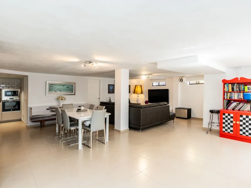 Detached Renovated Villa with Guest Apartment and Exceptional Outdoor Living – El Pilar, El Paraíso