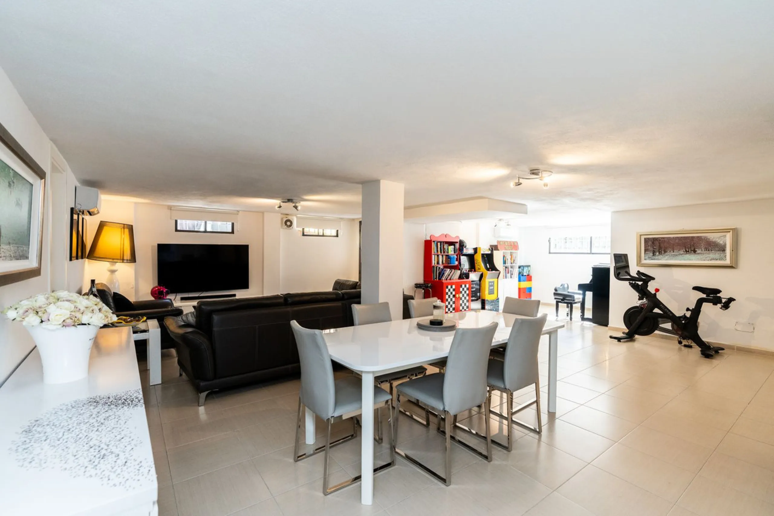 Detached Renovated Villa with Guest Apartment and Exceptional Outdoor Living – El Pilar, El Paraíso