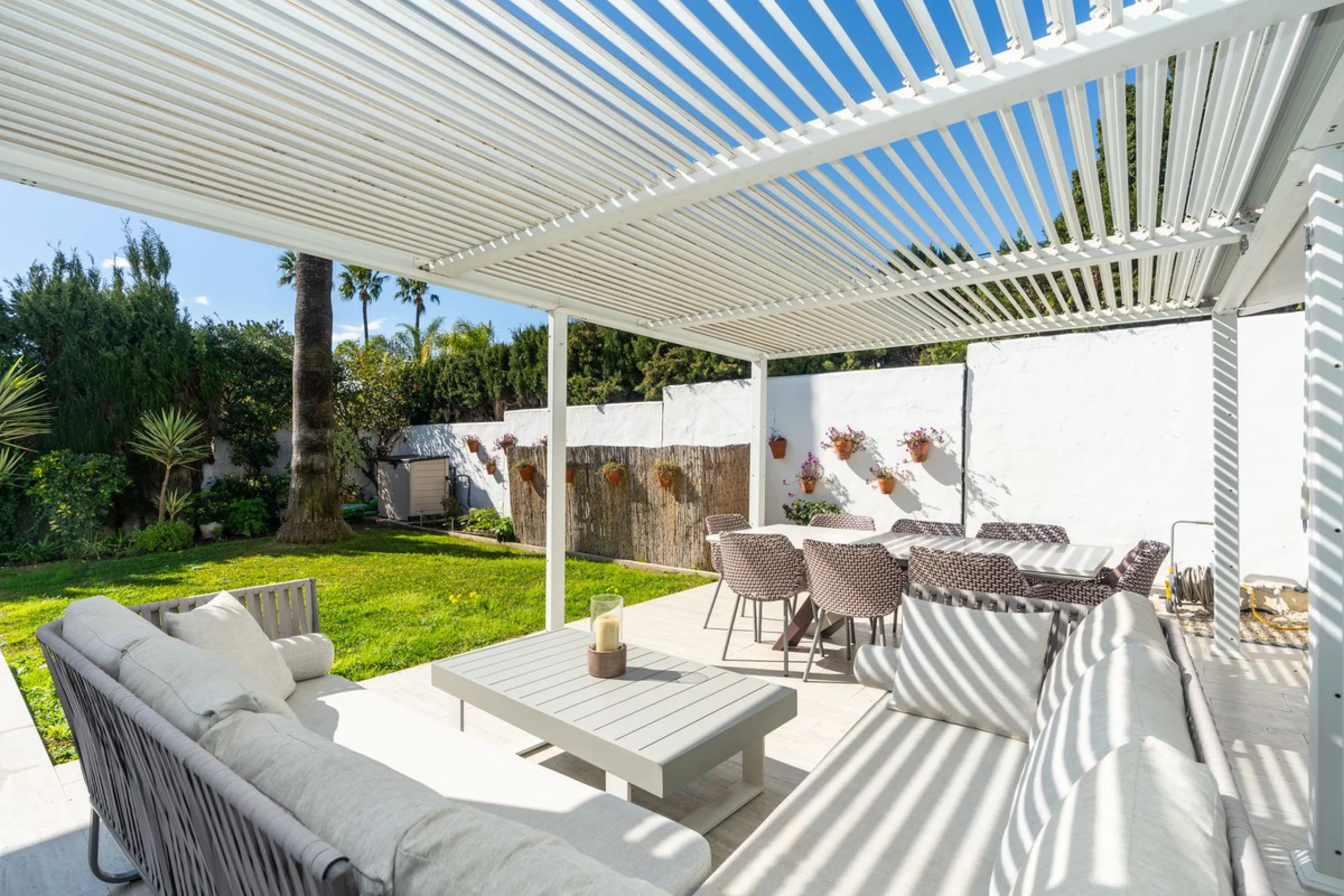 Detached Renovated Villa with Guest Apartment and Exceptional Outdoor Living – El Pilar, El Paraíso