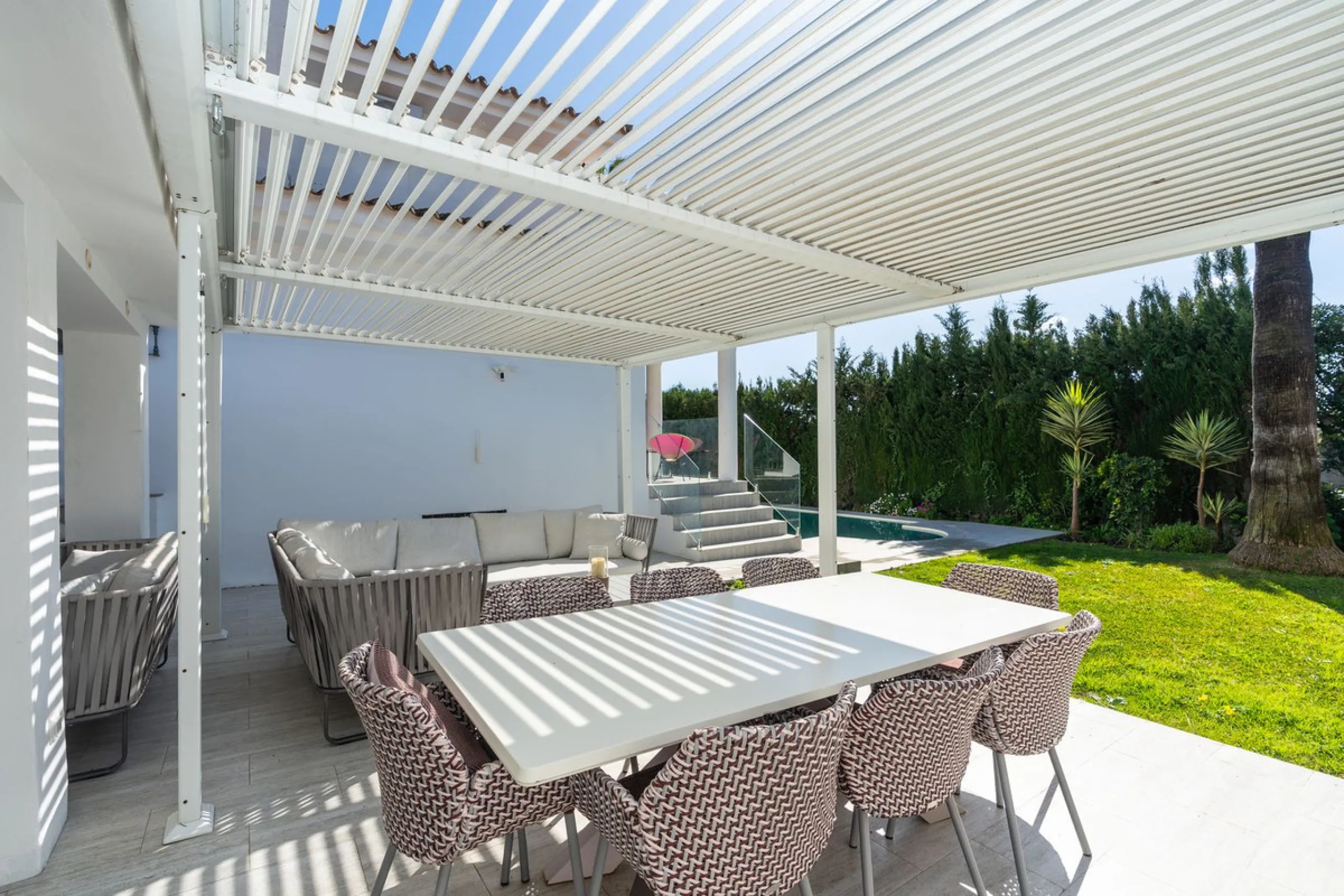 Detached Renovated Villa with Guest Apartment and Exceptional Outdoor Living – El Pilar, El Paraíso