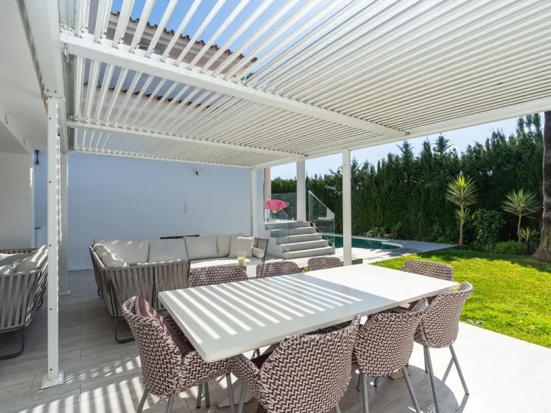 Detached Renovated Villa with Guest Apartment and Exceptional Outdoor Living – El Pilar, El Paraíso