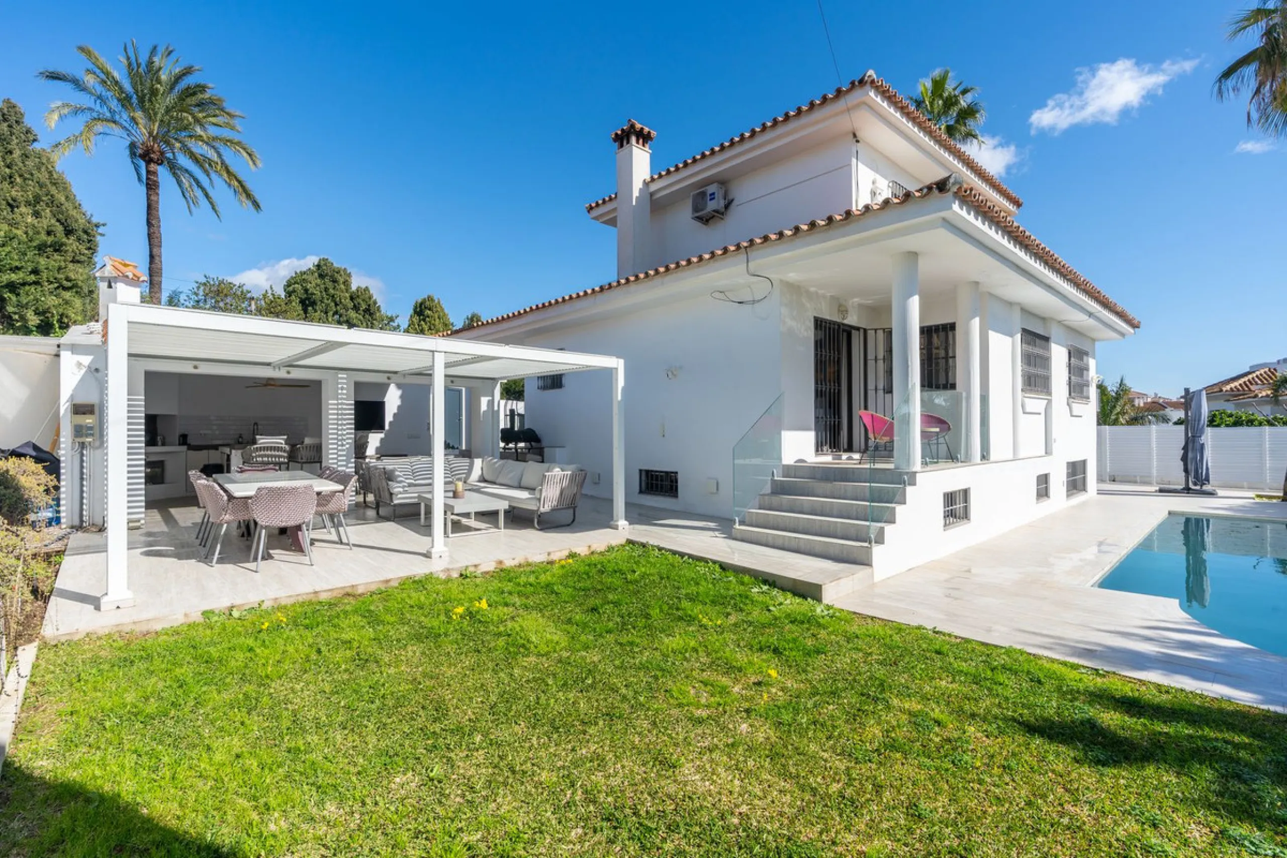 Detached Renovated Villa with Guest Apartment and Exceptional Outdoor Living – El Pilar, El Paraíso