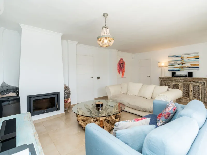 Detached Renovated Villa with Guest Apartment and Exceptional Outdoor Living – El Pilar, El Paraíso