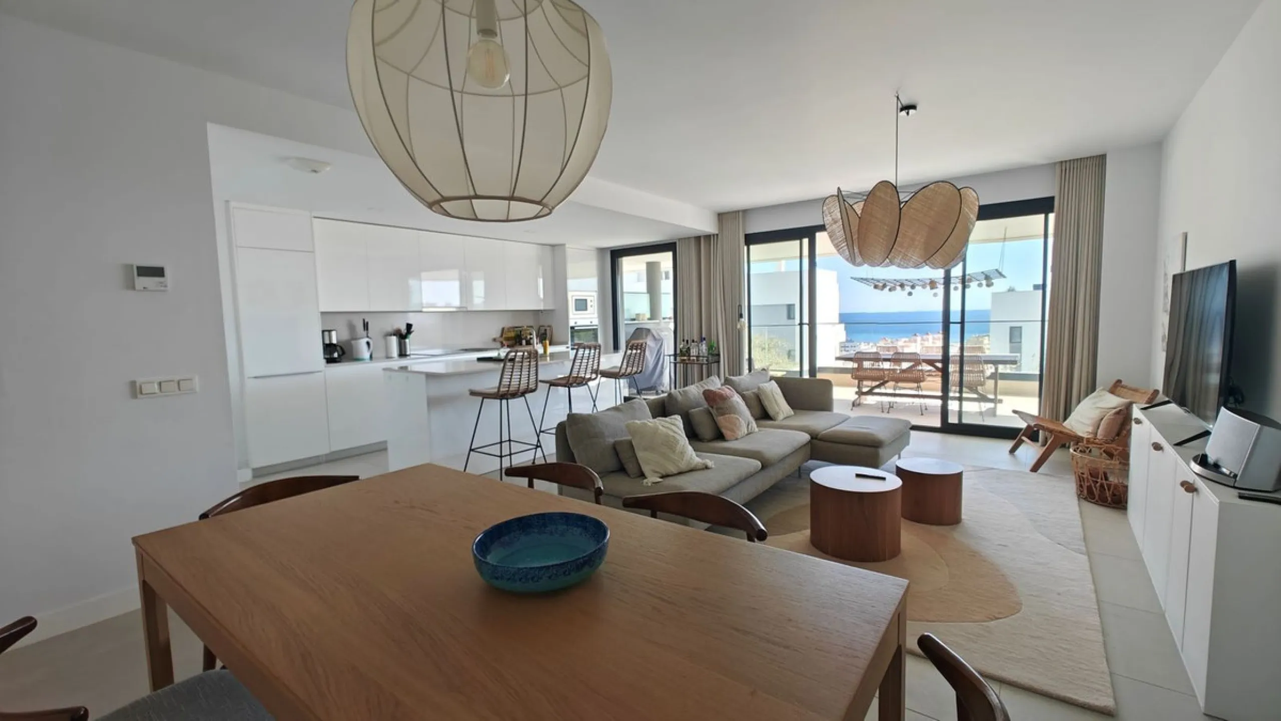 Rare 4-Bedroom Apartment with Stunning Sea Views & 43 m² Terrace in Las Mesas, Estepona – Just 10 Minutes' Walk to the Marina & Beach