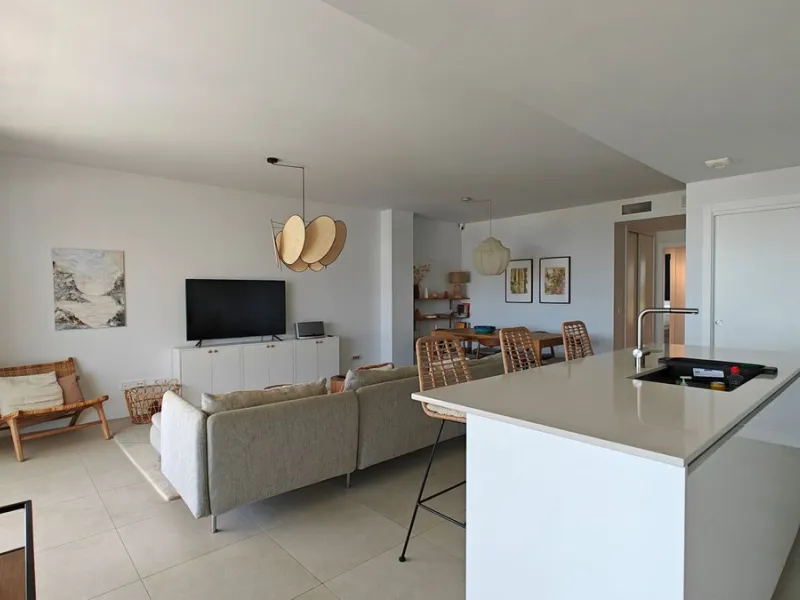 Rare 4-Bedroom Apartment with Stunning Sea Views & 43 m² Terrace in Las Mesas, Estepona – Just 10 Minutes' Walk to the Marina & Beach
