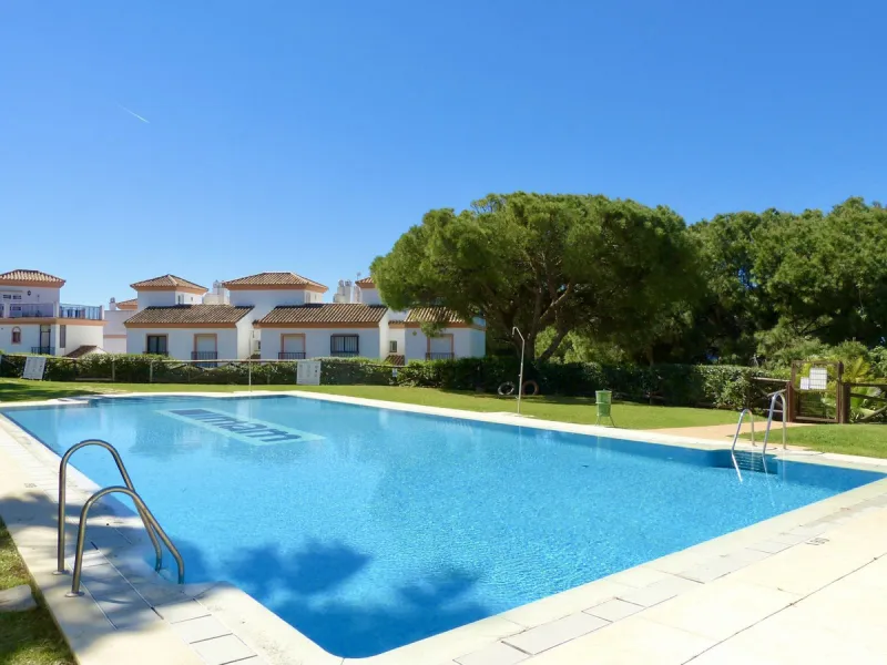 A rare opportunity to invest in a fully-furnished, 3-bedroom townhouse with a fully-transferable holiday rental license, allowing you to enjoy the property personally as well as generating immediate income through short-term rentals, if desired.