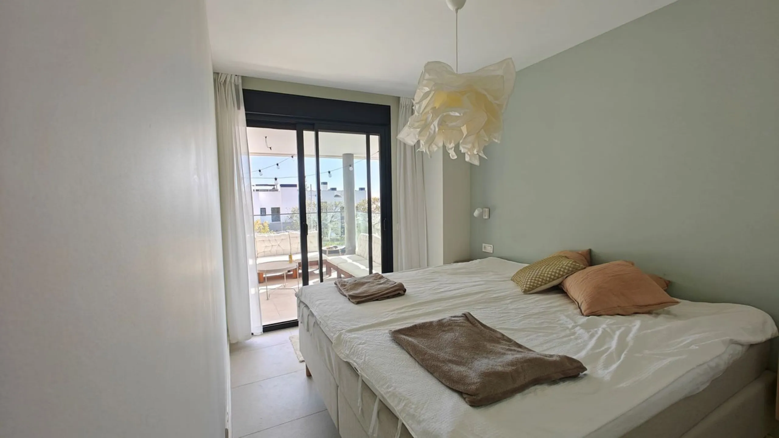 Rare 4-Bedroom Apartment with Stunning Sea Views & 43 m² Terrace in Las Mesas, Estepona – Just 10 Minutes' Walk to the Marina & Beach