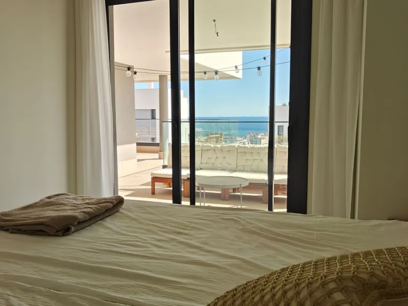 Rare 4-Bedroom Apartment with Stunning Sea Views & 43 m² Terrace in Las Mesas, Estepona – Just 10 Minutes' Walk to the Marina & Beach