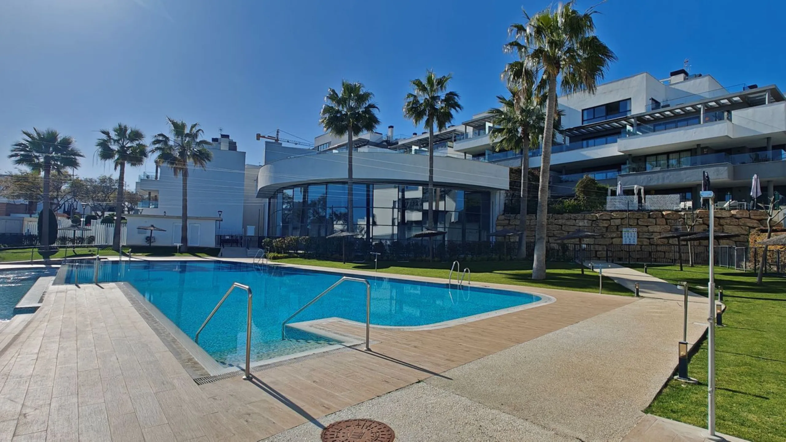 Rare 4-Bedroom Apartment with Stunning Sea Views & 43 m² Terrace in Las Mesas, Estepona – Just 10 Minutes' Walk to the Marina & Beach