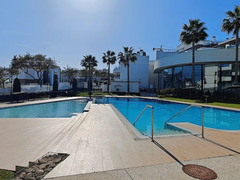 Rare 4-Bedroom Apartment with Stunning Sea Views & 43 m² Terrace in Las Mesas, Estepona – Just 10 Minutes' Walk to the Marina & Beach