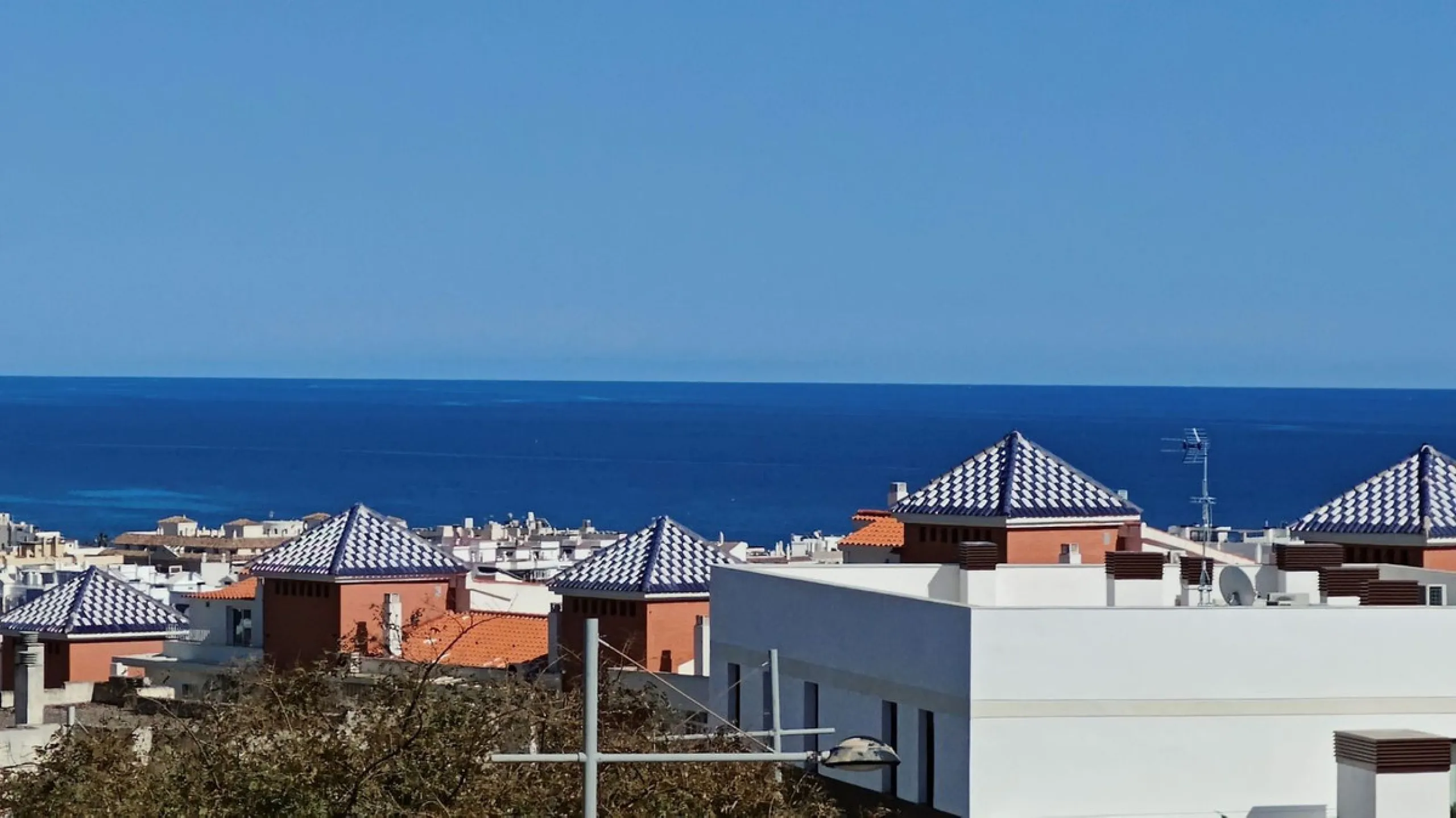 Rare 4-Bedroom Apartment with Stunning Sea Views & 43 m² Terrace in Las Mesas, Estepona – Just 10 Minutes' Walk to the Marina & Beach
