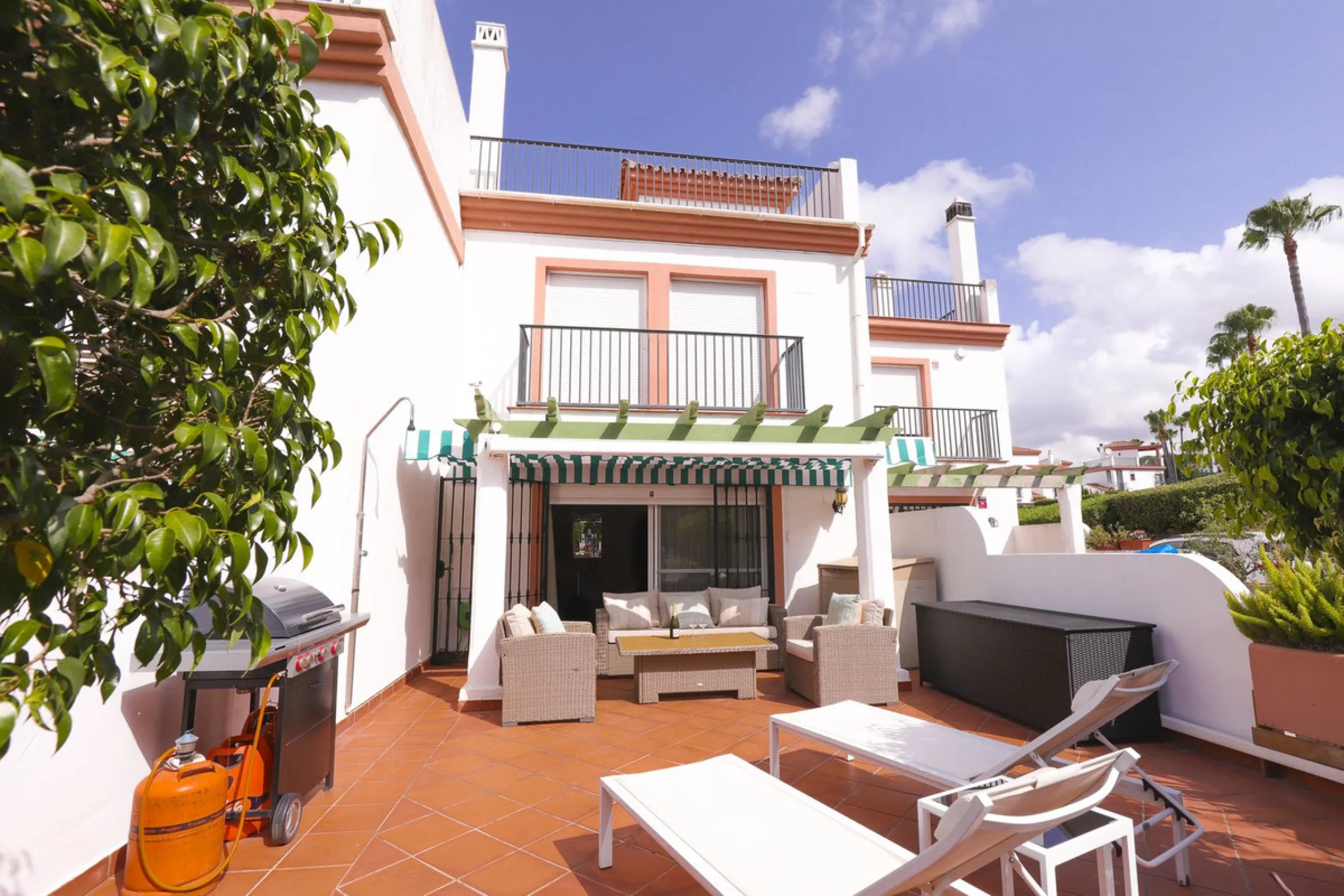 A rare opportunity to invest in a fully-furnished, 3-bedroom townhouse with a fully-transferable holiday rental license, allowing you to enjoy the property personally as well as generating immediate income through short-term rentals, if desired.
