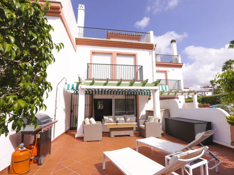 A rare opportunity to invest in a fully-furnished, 3-bedroom townhouse with a fully-transferable holiday rental license, allowing you to enjoy the property personally as well as generating immediate income through short-term rentals, if desired.