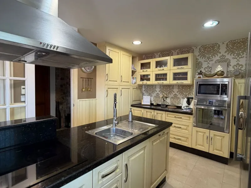 Spacious Modern Penthouse with Large Terrace – Sierra Estepona, Estepona