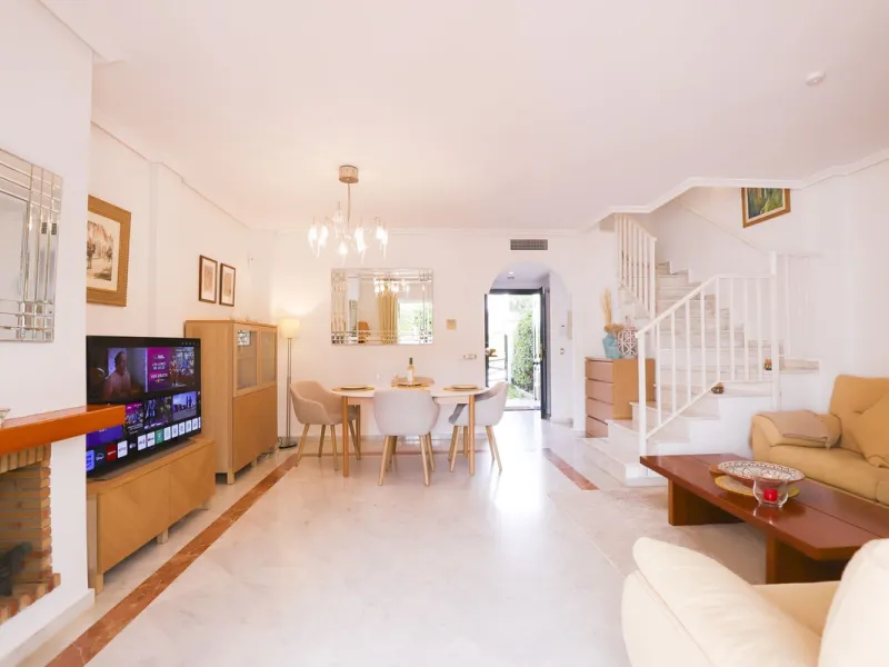 A rare opportunity to invest in a fully-furnished, 3-bedroom townhouse with a fully-transferable holiday rental license, allowing you to enjoy the property personally as well as generating immediate income through short-term rentals, if desired.