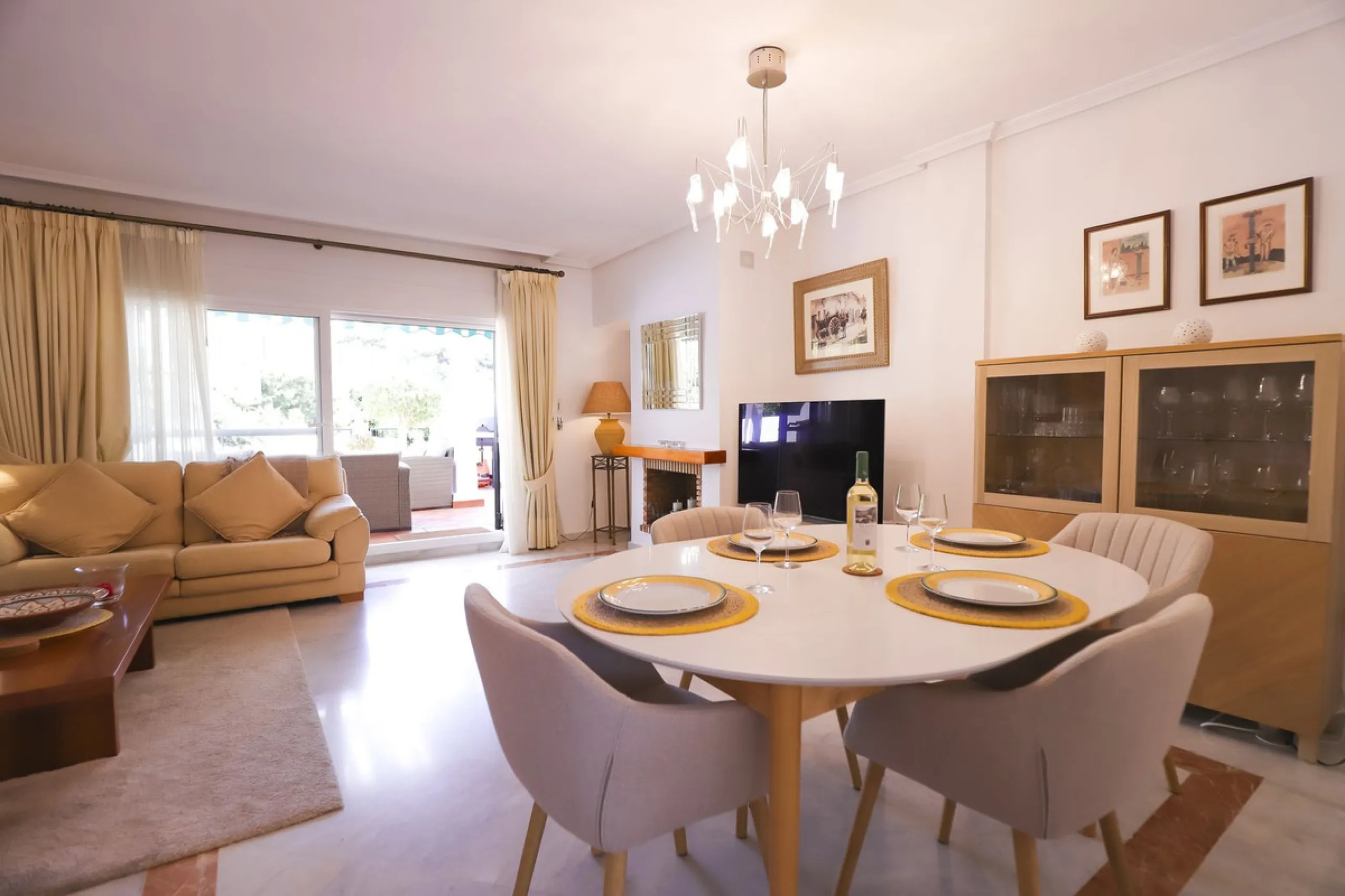 A rare opportunity to invest in a fully-furnished, 3-bedroom townhouse with a fully-transferable holiday rental license, allowing you to enjoy the property personally as well as generating immediate income through short-term rentals, if desired.