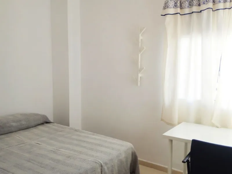 Magnificent 3-Bedroom Apartment with Huge 36 m² Garage in Puerto de Estepona – Steps from the Bulevar, Beach & Marina!