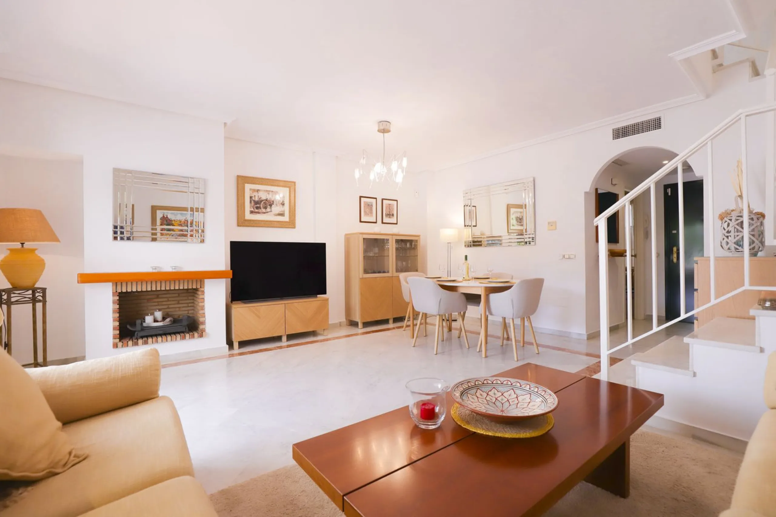 A rare opportunity to invest in a fully-furnished, 3-bedroom townhouse with a fully-transferable holiday rental license, allowing you to enjoy the property personally as well as generating immediate income through short-term rentals, if desired.