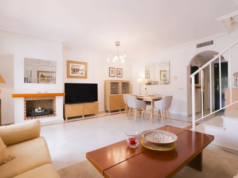 A rare opportunity to invest in a fully-furnished, 3-bedroom townhouse with a fully-transferable holiday rental license, allowing you to enjoy the property personally as well as generating immediate income through short-term rentals, if desired.