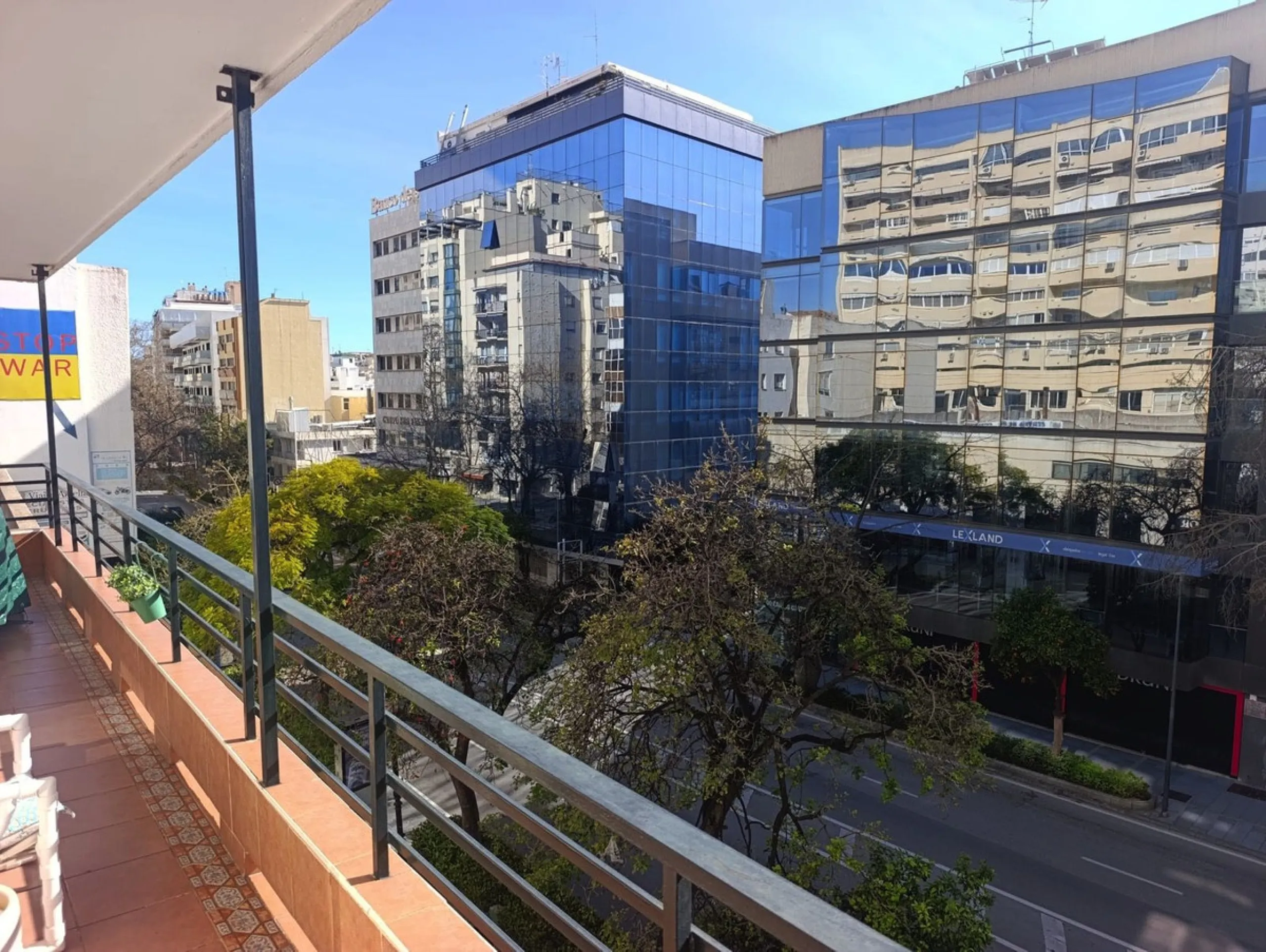 Prime Central Apartment on the main avenue of Marbella – South-Facing with Terrace Views Over the Golden Mile!