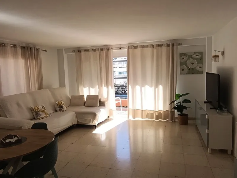 Prime Central Apartment on the main avenue of Marbella – South-Facing with Terrace Views Over the Golden Mile!