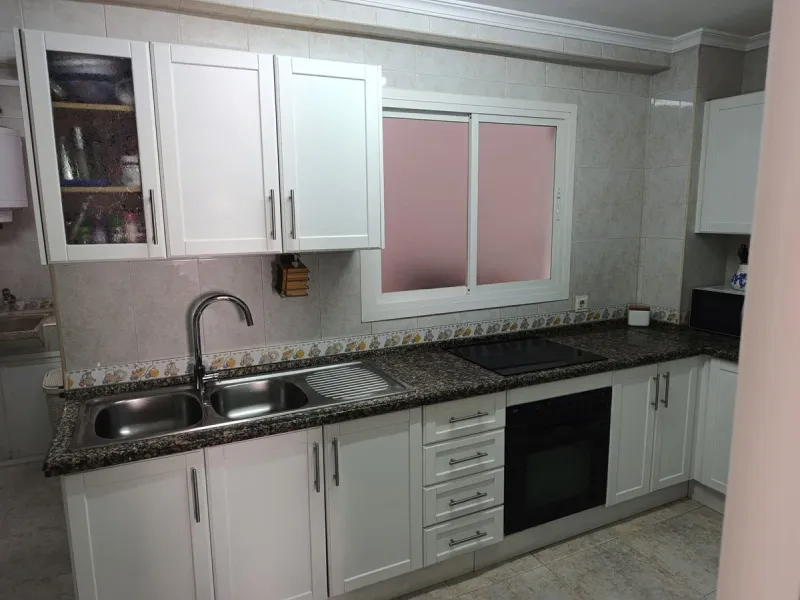 Prime Central Apartment on the main avenue of Marbella – South-Facing with Terrace Views Over the Golden Mile!