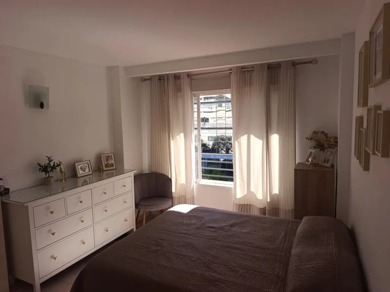Prime Central Apartment on the main avenue of Marbella – South-Facing with Terrace Views Over the Golden Mile!