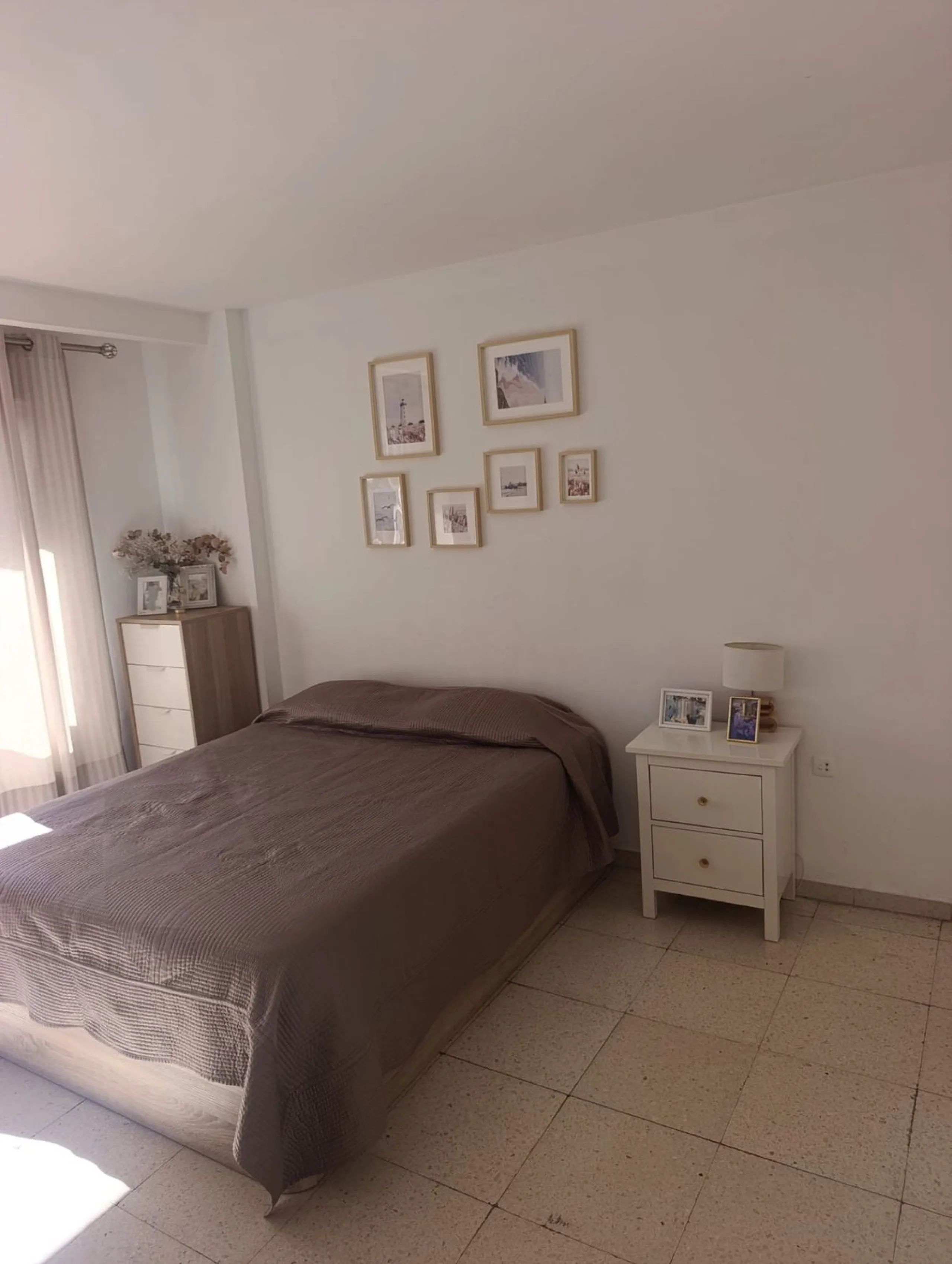 Prime Central Apartment on the main avenue of Marbella – South-Facing with Terrace Views Over the Golden Mile!