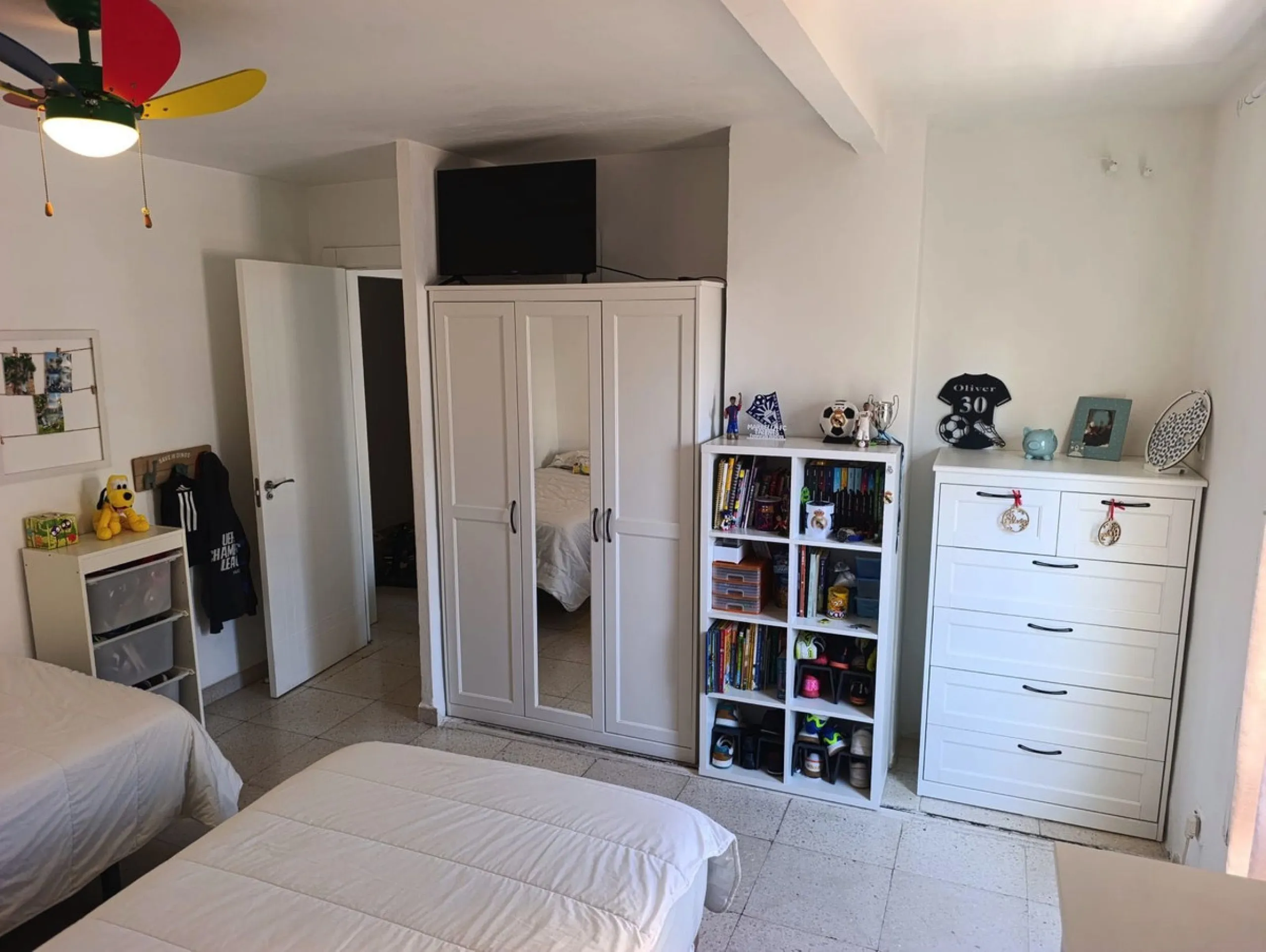 Prime Central Apartment on the main avenue of Marbella – South-Facing with Terrace Views Over the Golden Mile!