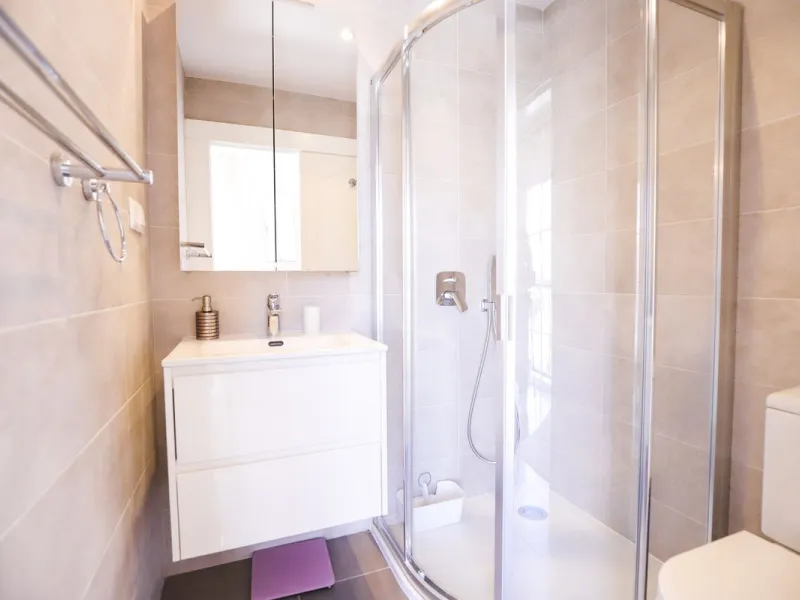 A rare opportunity to invest in a fully-furnished, 3-bedroom townhouse with a fully-transferable holiday rental license, allowing you to enjoy the property personally as well as generating immediate income through short-term rentals, if desired.