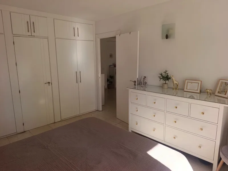 Prime Central Apartment on the main avenue of Marbella – South-Facing with Terrace Views Over the Golden Mile!