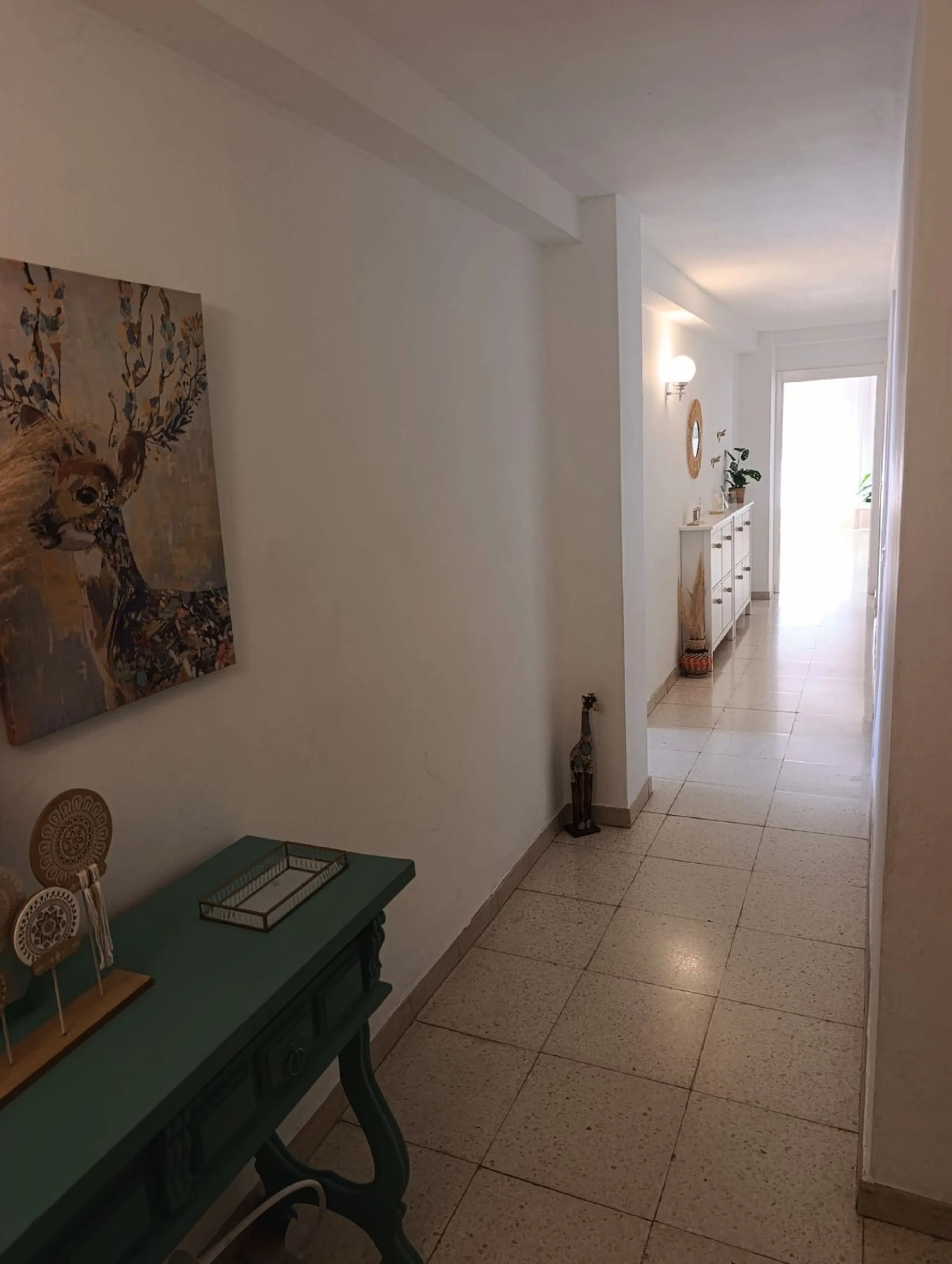Prime Central Apartment on the main avenue of Marbella – South-Facing with Terrace Views Over the Golden Mile!