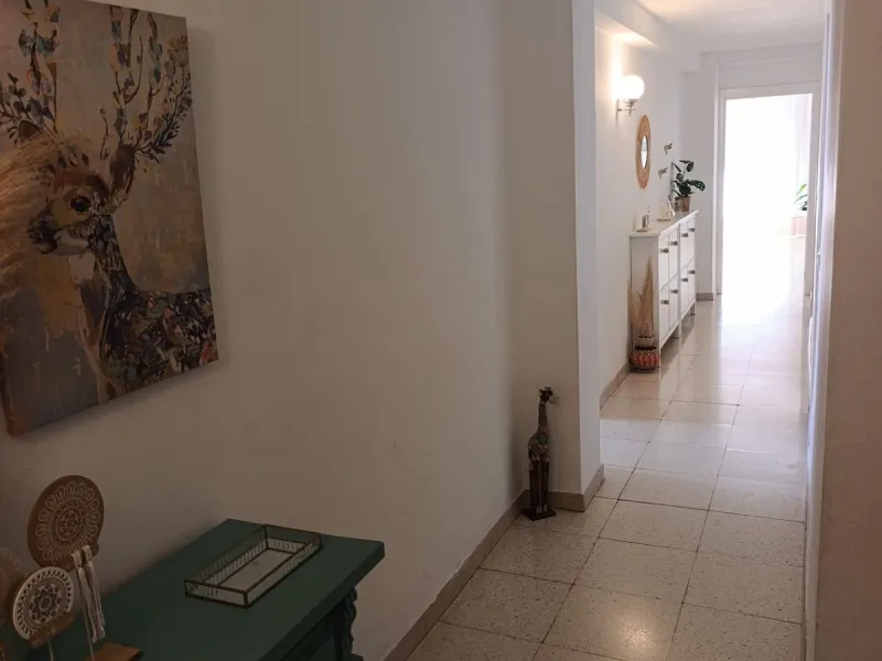 Prime Central Apartment on the main avenue of Marbella – South-Facing with Terrace Views Over the Golden Mile!