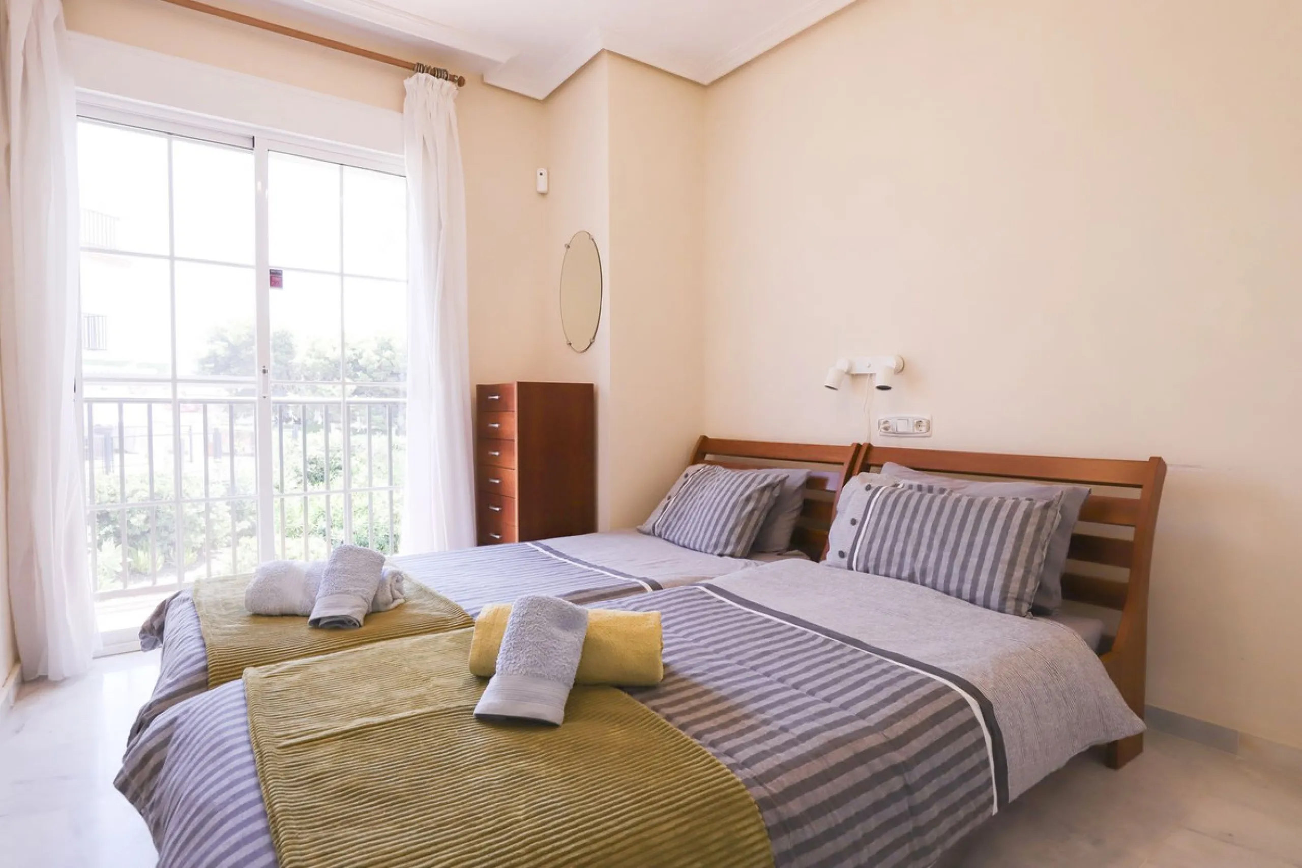 A rare opportunity to invest in a fully-furnished, 3-bedroom townhouse with a fully-transferable holiday rental license, allowing you to enjoy the property personally as well as generating immediate income through short-term rentals, if desired.