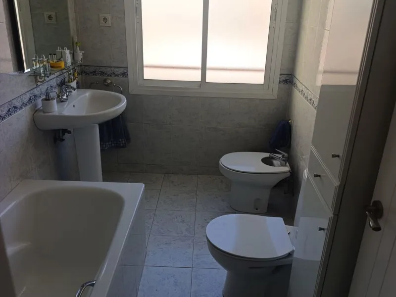 Prime Central Apartment on the main avenue of Marbella – South-Facing with Terrace Views Over the Golden Mile!