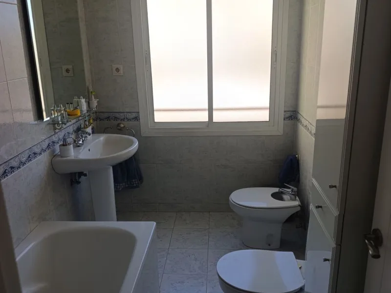 Prime Central Apartment on the main avenue of Marbella – South-Facing with Terrace Views Over the Golden Mile!