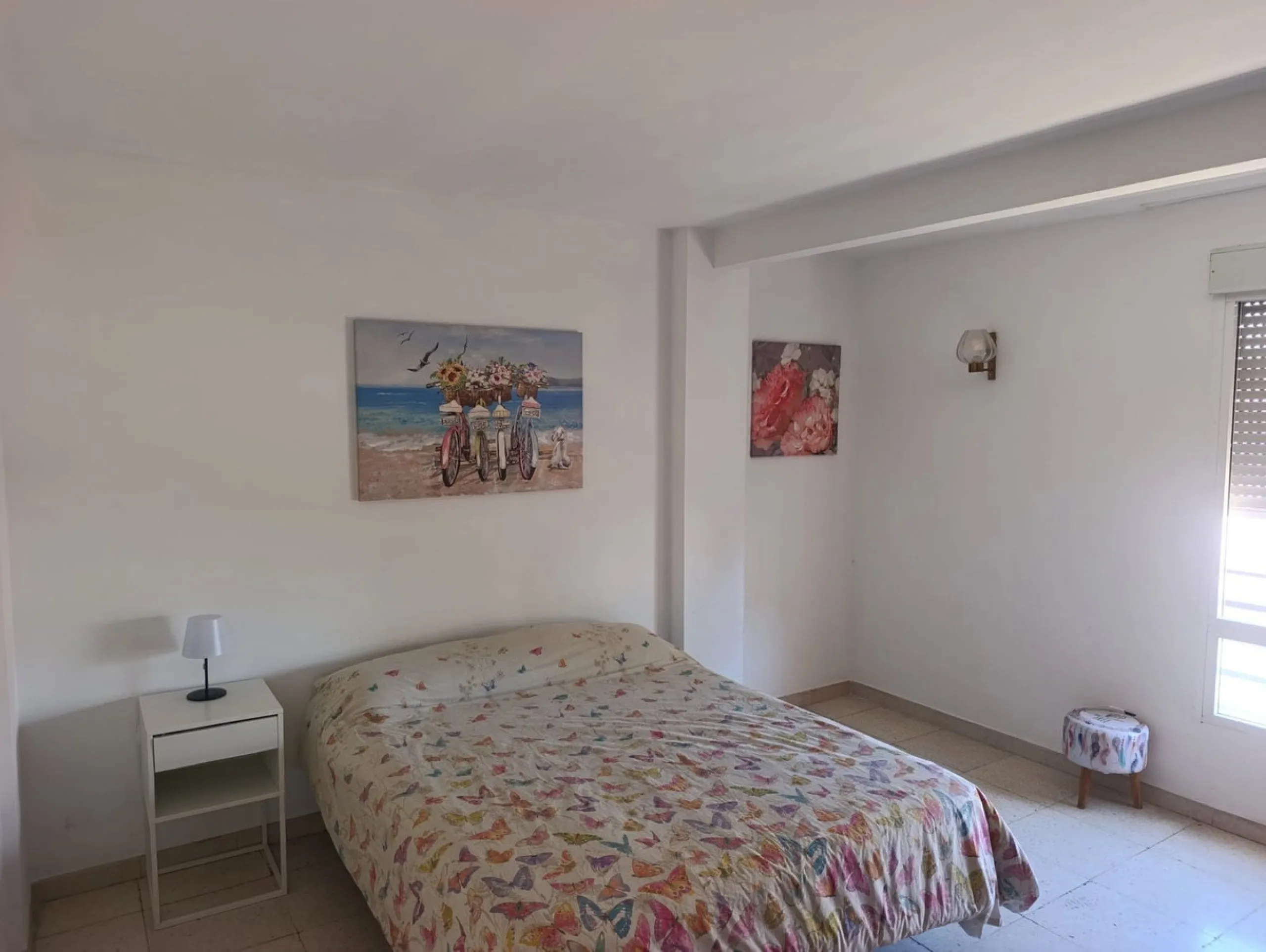 Prime Central Apartment on the main avenue of Marbella – South-Facing with Terrace Views Over the Golden Mile!