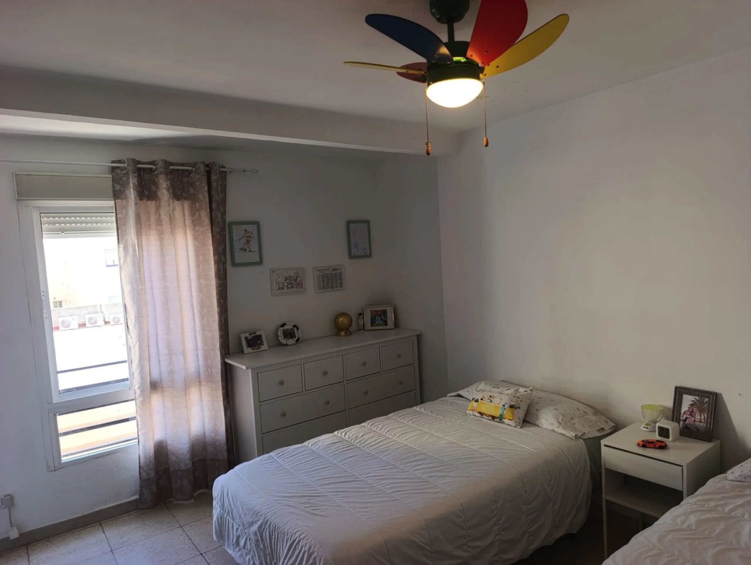 Prime Central Apartment on the main avenue of Marbella – South-Facing with Terrace Views Over the Golden Mile!