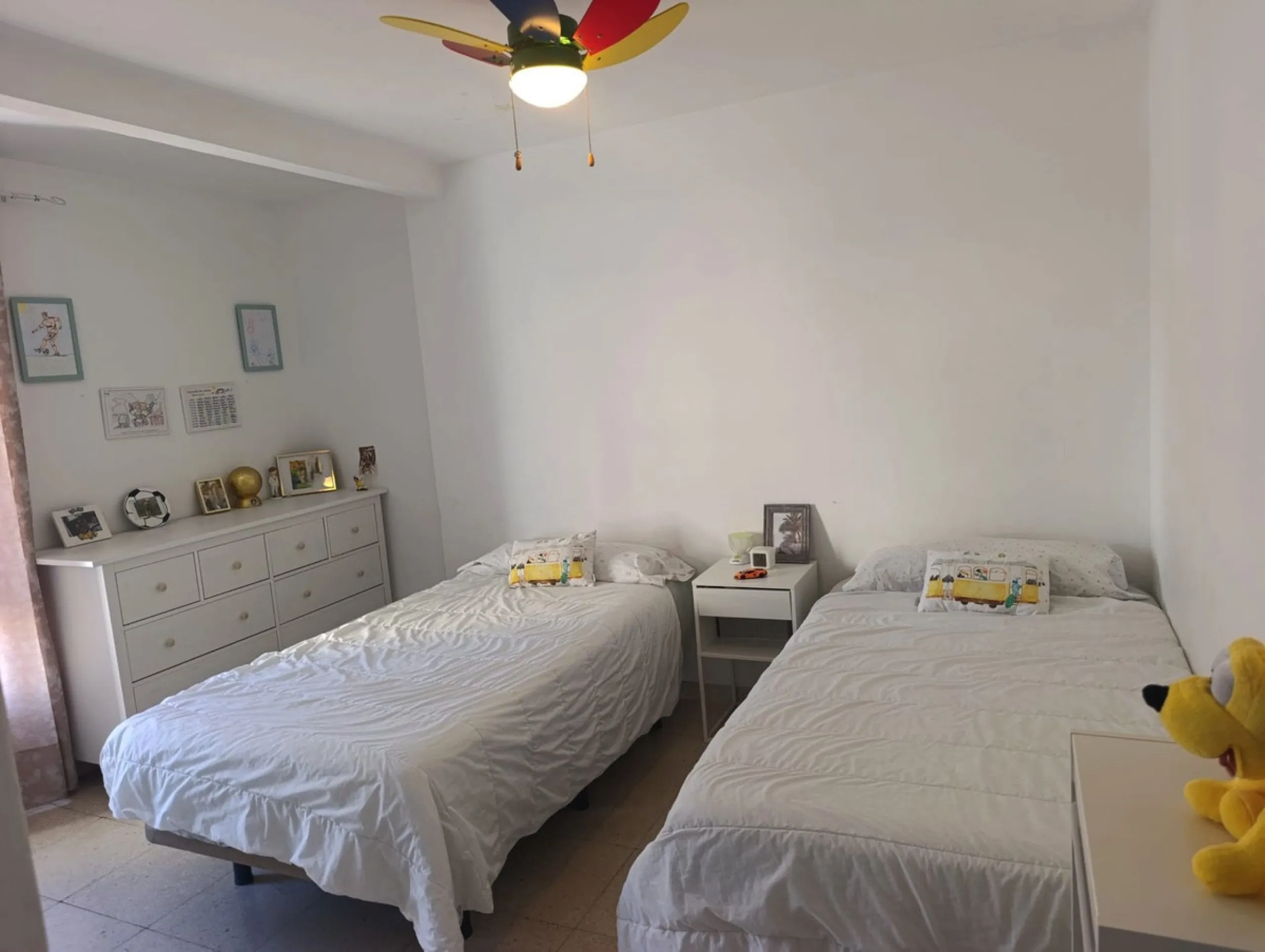 Prime Central Apartment on the main avenue of Marbella – South-Facing with Terrace Views Over the Golden Mile!