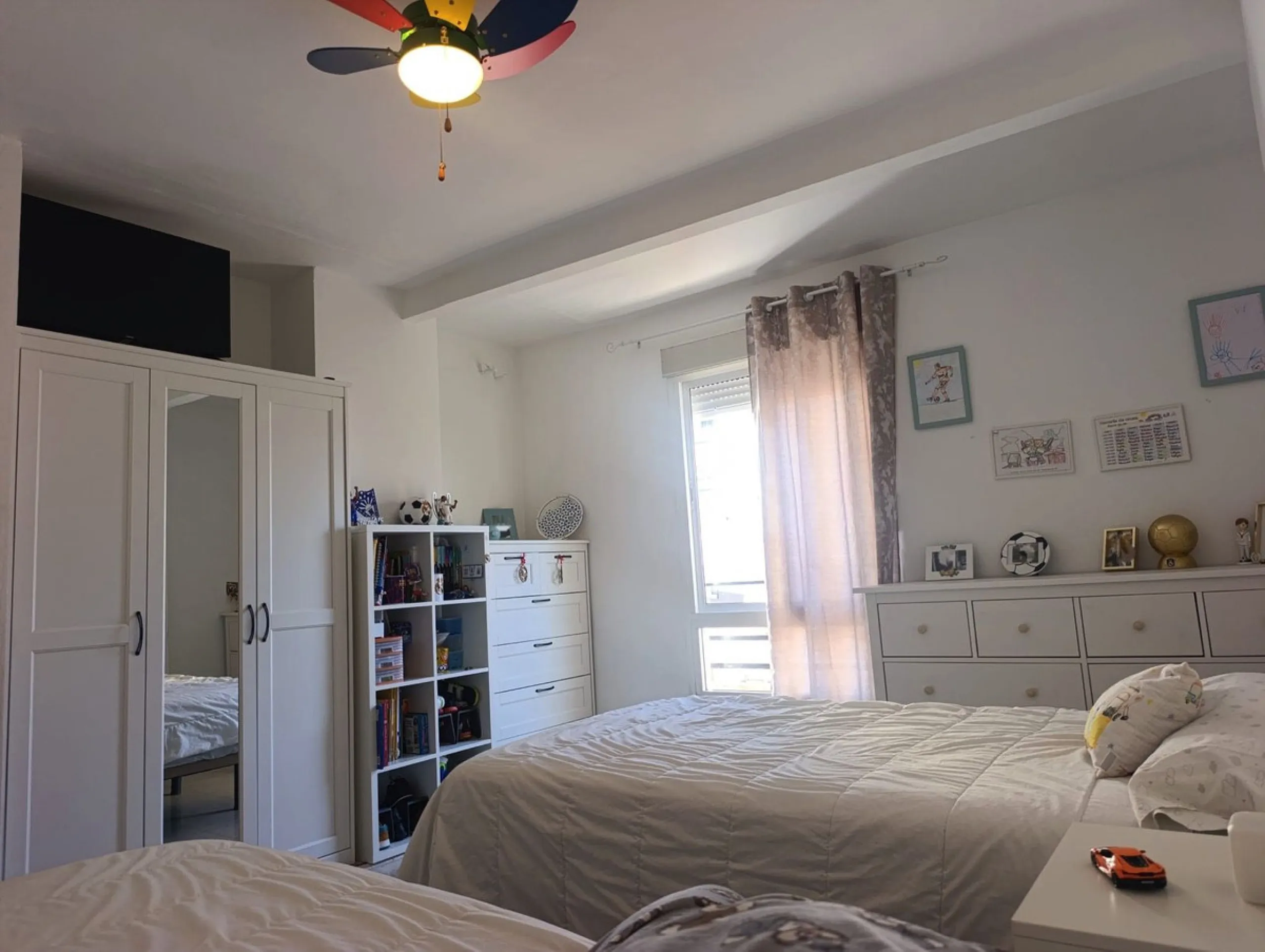 Prime Central Apartment on the main avenue of Marbella – South-Facing with Terrace Views Over the Golden Mile!