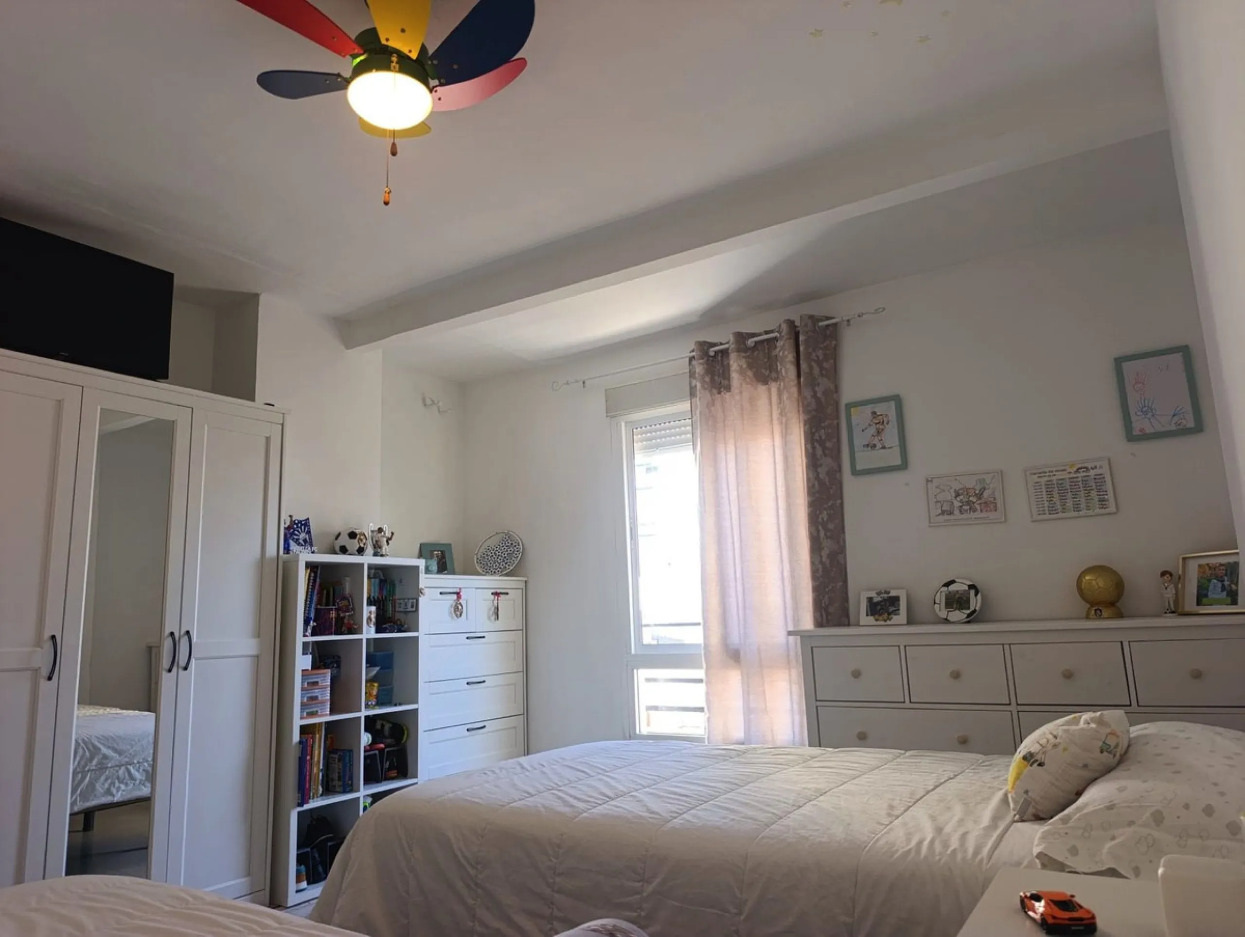 Prime Central Apartment on the main avenue of Marbella – South-Facing with Terrace Views Over the Golden Mile!