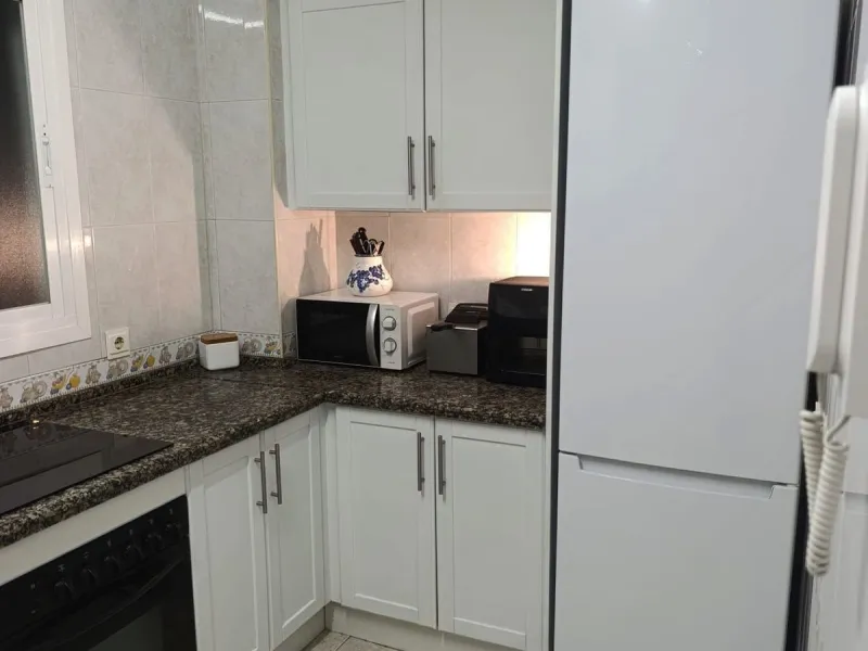 Prime Central Apartment on the main avenue of Marbella – South-Facing with Terrace Views Over the Golden Mile!